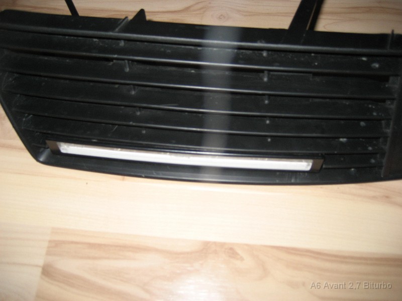 010.JPG - Die Optik mit eingeschaltetem TFL ist stimmig und auf Grund der 5 Led pro Leuchte wieder sehr nahe an den original S6 TFL