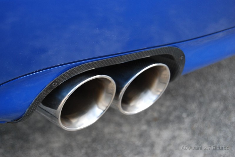 022.JPG - 100% Optik und 100% Sound - made by Indivdual-Exhaust.  Leider bin ich zur Zeit nicht in der Lage ein Soundfile aufzunehmen, aber der Sound ist einfach nur ein "Ohrenschmaus" - satter, dumpfer Klang im niedrigen Drehzahlbereich OHNE Resonanzen, Schnattern oder Wummern im Innenraum und bei allen Reisegeschwindigkeiten sehr unaufdringlich - einfach nur genial.